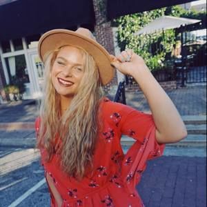 Meet your Posher, Mandy